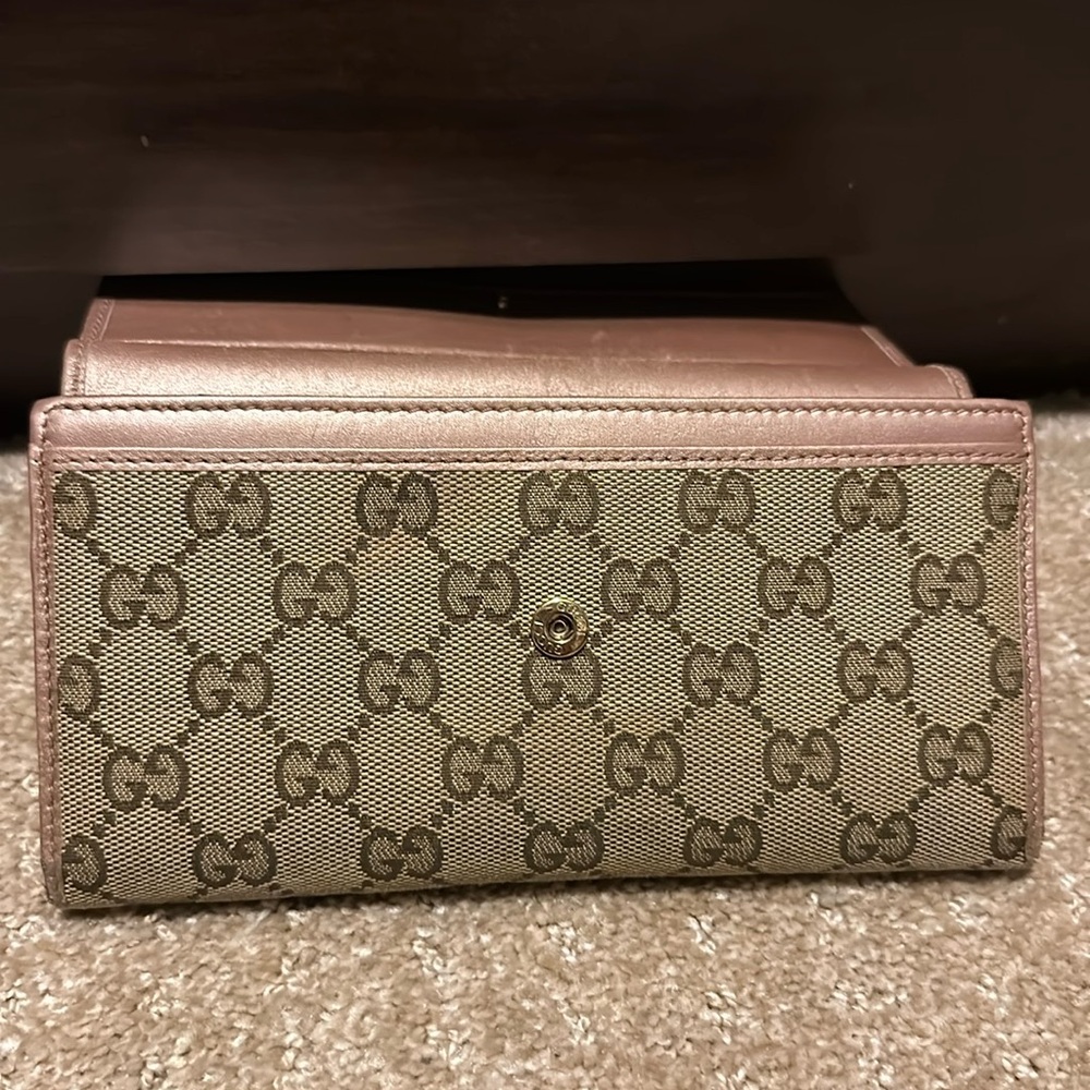 Gucci wallet

Original GG Canvas Lovely Heart Continental Wallet - Picture 7 of 7